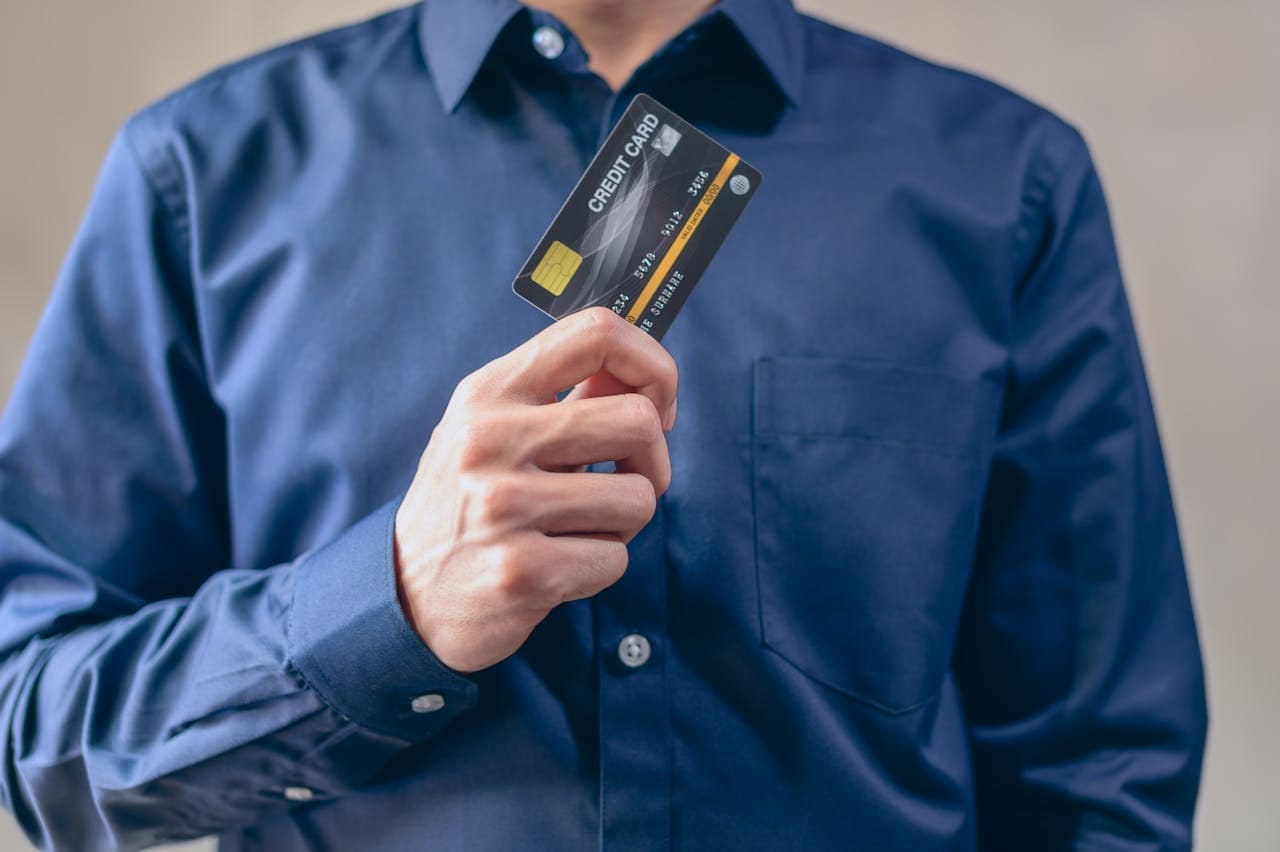 A man holds a credit card.